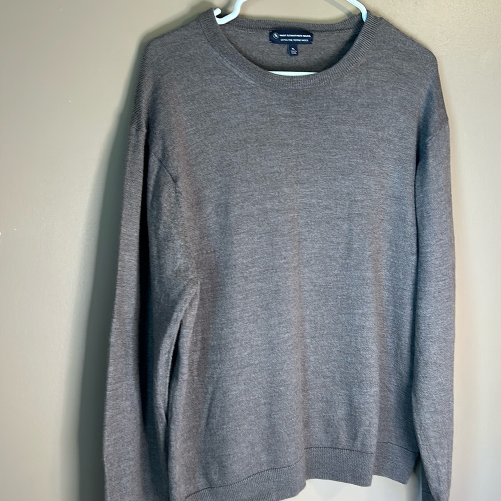 Hart Schaffner Marx V-Neck Long Sleeve Extra Fine Merino Wool Sweater. Size XL
